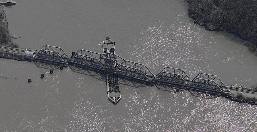 Harlem River Bridges - Amtrak Railroad Swing Bridge: Amtrak Railroad Swing Bridge 9